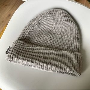Lululemon Ribbed Merino Wool-Blend Knit Beanie, S/M, Heathered Gull Grey